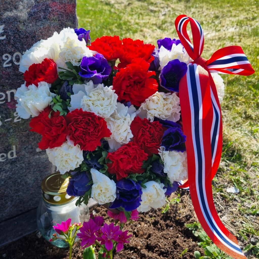 Hjerteformet blomsterbukett til gravsted